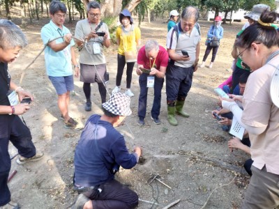 圖6傳統獵具體驗-絆足式與圈套式陷阱示範