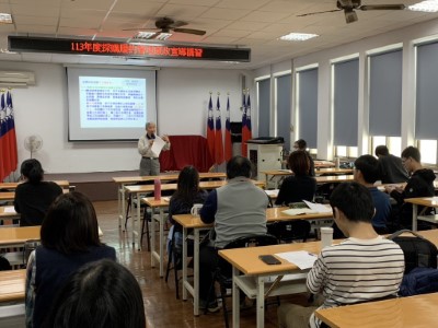 張錦川講座特針對採購契約變更及減價收受等主題進行講解(林業保育署新竹分署提供)