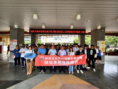 與羅東高工師生合照