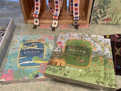 都歷山本事與都歷的海事2本書，完整呈現部落族人跟山海緊密依存的文化底蘊與山林智慧，也融入部落族人參與「國土生態綠網計畫」長期監測調查成果。-1