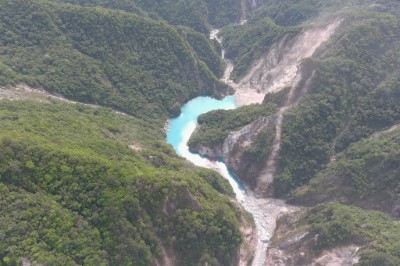 堰塞湖空拍