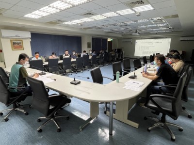 林業保育署臺中分署於汛期前邀集大甲溪及大安溪上下游相關機關單位，召開防災整備分工聯繫會議，釐清漂流木集運分工權責、設置漂流木清運路線及堆置場所