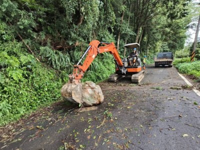 大雪山林道清理落石