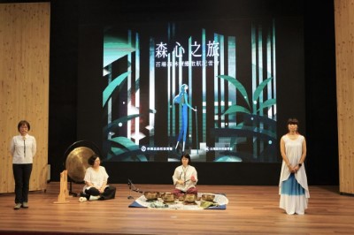 森林療癒師宋麗柑、羅歲宜及蔡惠君帶領現場來賓沉浸式體驗森林療癒