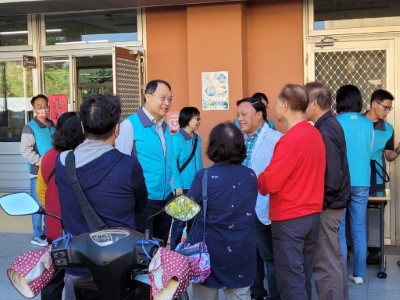張分署與林農洽談林地問題