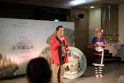 鄒族高德生長老與現場朋友分享鄒族的故事