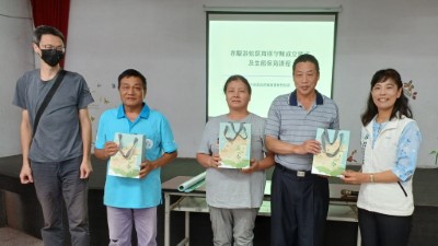 113年度參與赤腹游蛇生態服務給付埤塘及農地維護農友（林業保育署新竹分署提供）。