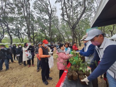 為響應環保，請民眾自備購物袋領苗