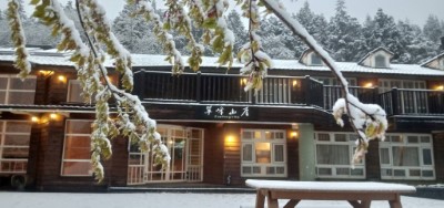 翠峰山屋前的雪景2