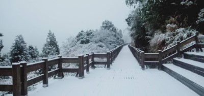 翠峰湖環山步道雪景