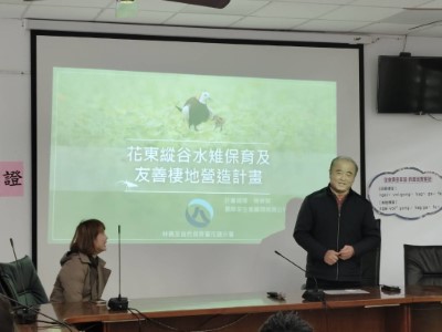 林業保育署花蓮分署自然保育科楊青樺科長(左)帶領同仁、玉里工作站及水雉保育計畫研究團隊，拜訪玉里鎮長龔文俊及農業課團隊。