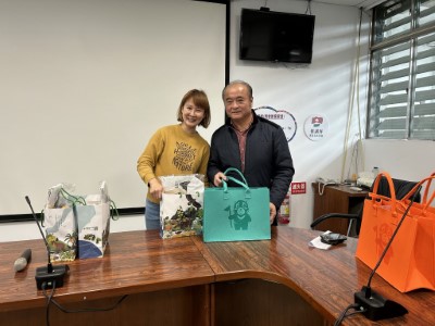 林業保育署花蓮分署自然保育科楊青樺科長(左)帶領同仁、玉里工作站及水雉保育計畫研究團隊，拜訪玉里鎮長龔文俊及農業課團隊。