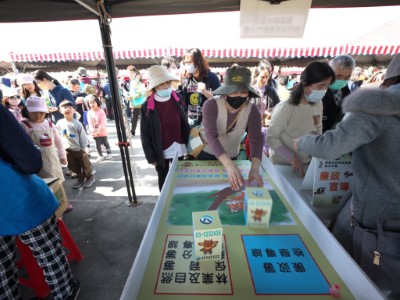 林業保育署新竹分署進行攤位宣導廉政、保育、防火等多元議題(林業保育署新竹分署提供)