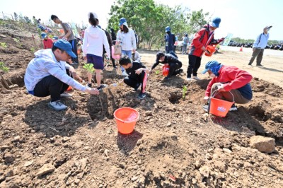 民眾植樹1