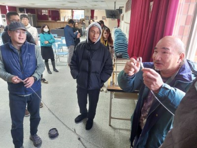 民眾分享自身在農村防治野生動物經驗，並回饋多數農民其實不想造成野生動物的直接傷亡，與講座討論改良式獵具調控機制與固定方式(南庄鄉場次)。(林業保育署新竹分署提供)