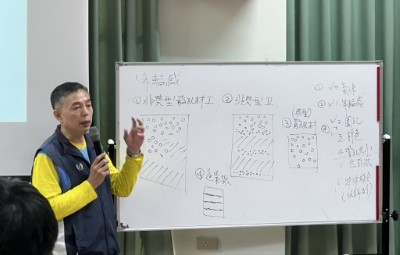林業保育署臺中分署邀請木材鑑定專家黃健能博士指導第一線人員，透過樹皮、木材紋理及斷面等特徵辨識樹種