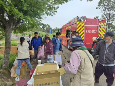臺中分署森林監測志工及消防隊將金紙集中處理