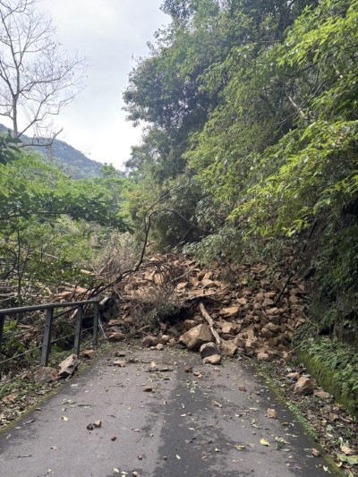 健行步道0.4k處步道邊坡崩落無法通行(林業保育署新竹分署提供)