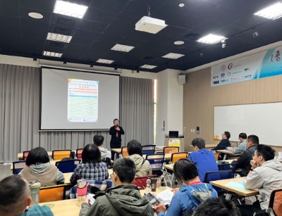 林業保育署新竹分署周秘書以哲代表機關為課程致詞及介紹講座(林業保育署新竹分署提供)