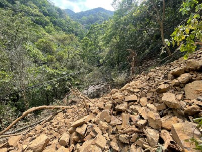 健行步道0.4k處步道邊坡崩落需進行排除作業(林業保育署新竹分署提供)