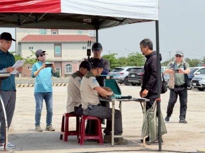 13.民眾拾得漂流木至潮州工作站臨時檢查站登記