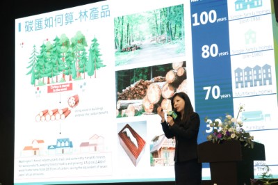 中興大學森林學系柳婉郁教授以深入淺出的方式，剖析林產品碳匯計算方式，並強調國產木材在減碳及綠色建築中的關鍵角色