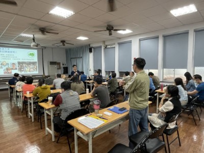 學員詢問兩棲爬行類問題(林業保育署新竹分署提供)