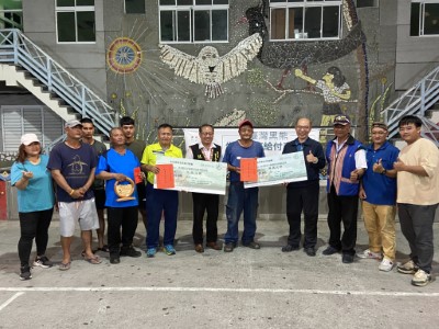 桃源部落「社區發展協會」獲頒巡護監測及友善黑熊積極作為獎勵金。
