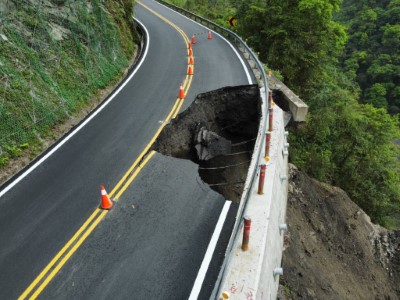 塌陷路基長度約15公尺