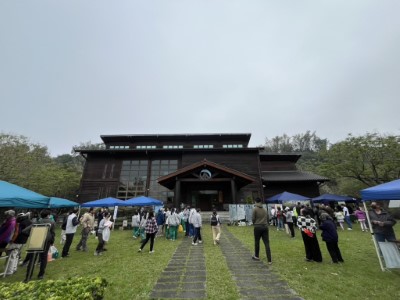 與阿里山國家風景區管理處於植樹月一同以闖關活動讓民眾參與贈苗同時了解林業保育政策