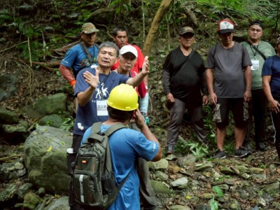 步道師伍玉龍於古道現場說明步道課題