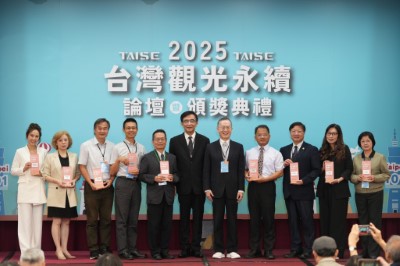 永續旅遊目的地及永續觀光創新得獎單位合影-「從林開始創森－林後四林的山村共生新典範」專案獲頒2025台灣觀光永續獎銀獎肯定