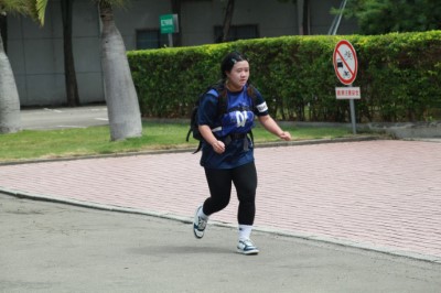 巾幗不讓鬚眉，女性考生順利通過需相當體力及耐力之術科測驗