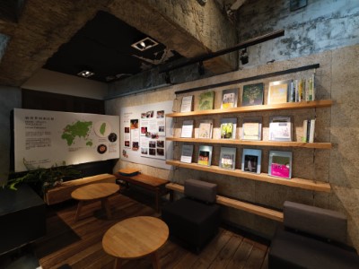 選書策展呈現南庄橙背後的文化、生態與風味脈絡，展現跨領域觀點對話。