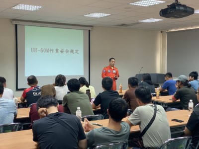 教官講解直升機危險區域範圍（林業保育署新竹分署攝影）