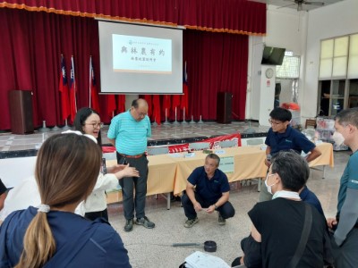 新竹分署烏來工作站現場示範改良式獵具使用方式(林業保育署新竹分署提供)