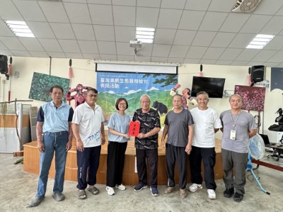 桃山社區發展協會陳榮爵頭目帶領黑熊巡守隊一起領取獎勵金