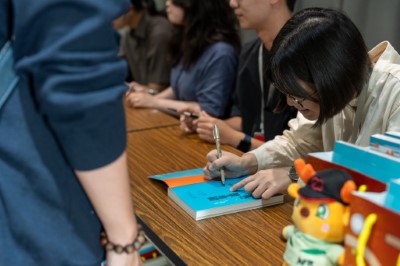 5位作者分享撰文心得並簽書