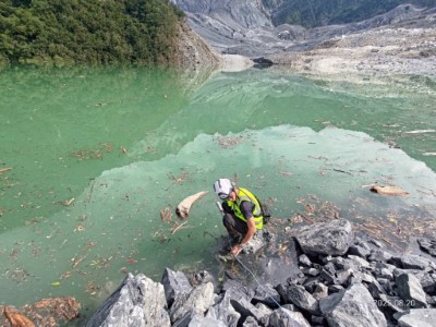 於堰塞湖裝設水位計