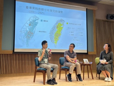 姜博仁博士利用黑熊出沒紀錄圖表，與民眾分享近年來黑熊族群數量上升，分布範圍也逐漸擴張，人熊和諧共處是全民都需學習的課題