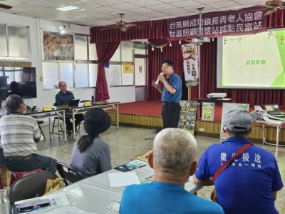 成功工作站葉明璋主任向林農說明林業政策