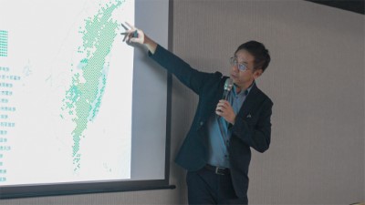 林署長向美、菲、臺學者說明本署奠基NBS的森林治理模式發展與成果