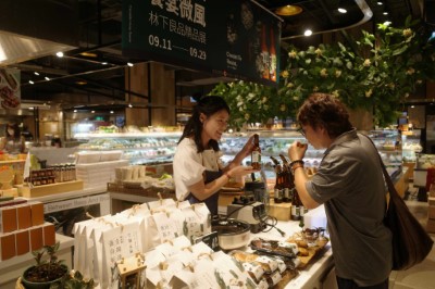歡迎民眾於活動期間至微風超市品嚐林下良品的美味，用消費行動支持阿里山林農與森林永續共生（※未滿18歲禁止飲酒※）