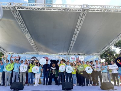 合辦本次活動的交通部觀光署、林業保育署、內政部國家公園署、臺中市政府及世界鳥類博覽會執行委員會於開幕合照