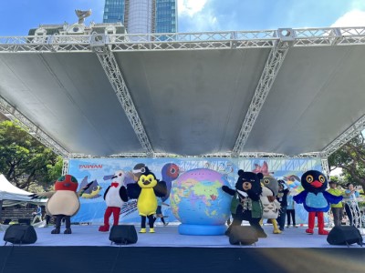 黃山雀、藍腹鷴等特色鳥偶熱情歡迎來自30國的鳥友來到台灣