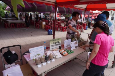 工研院設攤展示小花蔓澤蘭去化應用