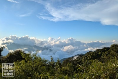 02_盛夏陽光熱情加溫，蓬鬆雲朵恣意發展，有時遮天蓋地，隨即化作一場大雷雨（2024‎年‎8‎月‎1‎日，森之形自然教育團隊提供；林雋雅攝）