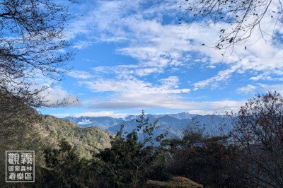 04_從觀霧遠望東方，可見聖稜線。風、水氣與地形交織作用，孕育出許多奇特而迷人的雲景。（2025‎年‎1‎月‎3‎日，森之形自然教育團隊提供；林雋雅攝）