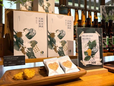 「森林米語花粉金磚」米餅結合阿里山森林蜂花粉、蜂蜜及嘉大節水米，充滿蜜香與米香