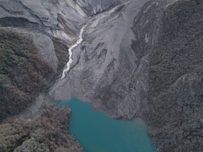 114年10月4日上午空拍堰塞湖區，初判無異常變化。